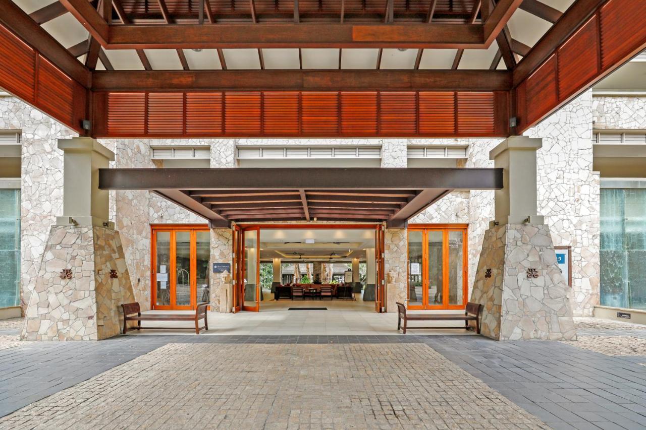 Private Apartments In The Temple Beachfront Resort Palm Cove Exterior photo