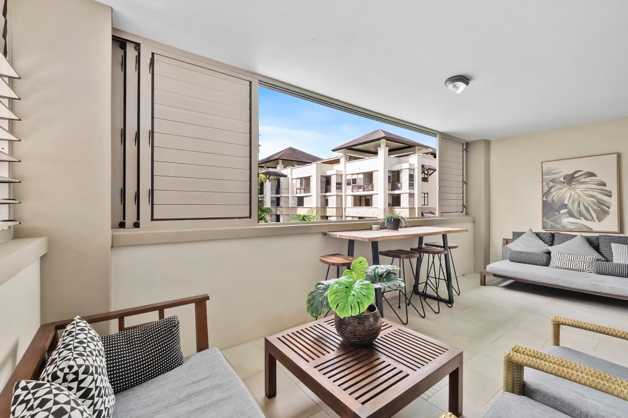 Private Apartments In The Temple Beachfront Resort Palm Cove Room photo