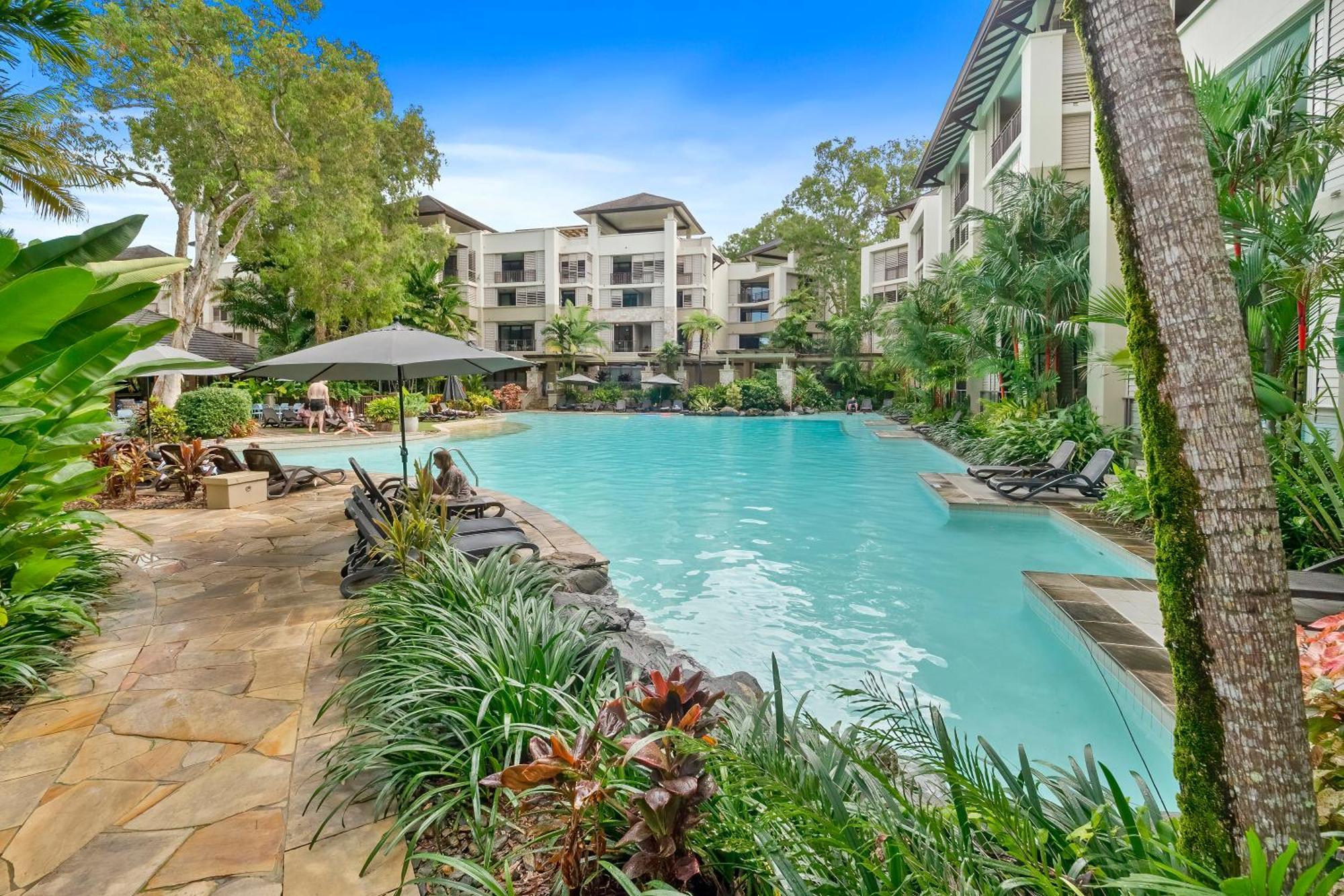 Private Apartments In The Temple Beachfront Resort Palm Cove Exterior photo