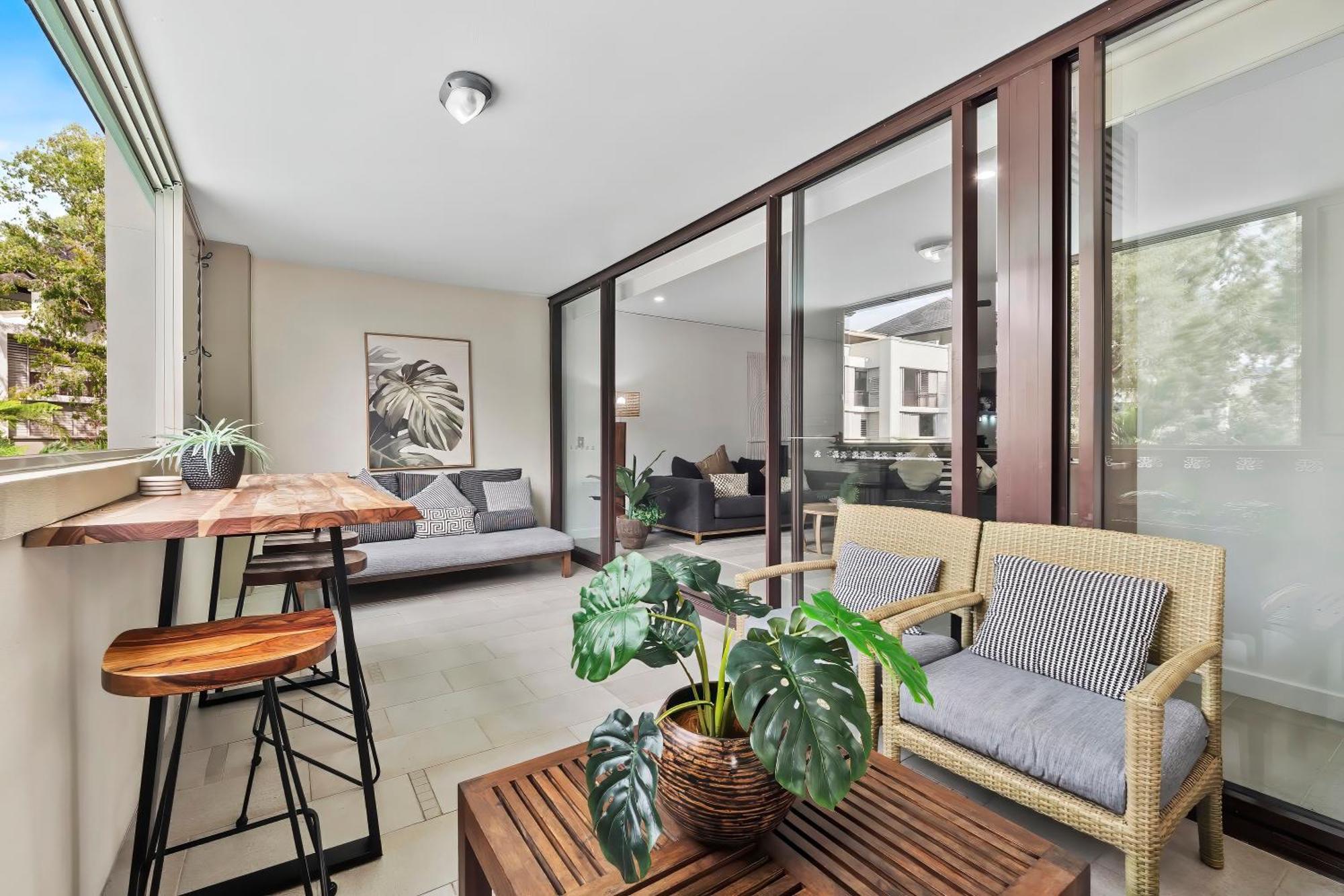 Private Apartments In The Temple Beachfront Resort Palm Cove Room photo