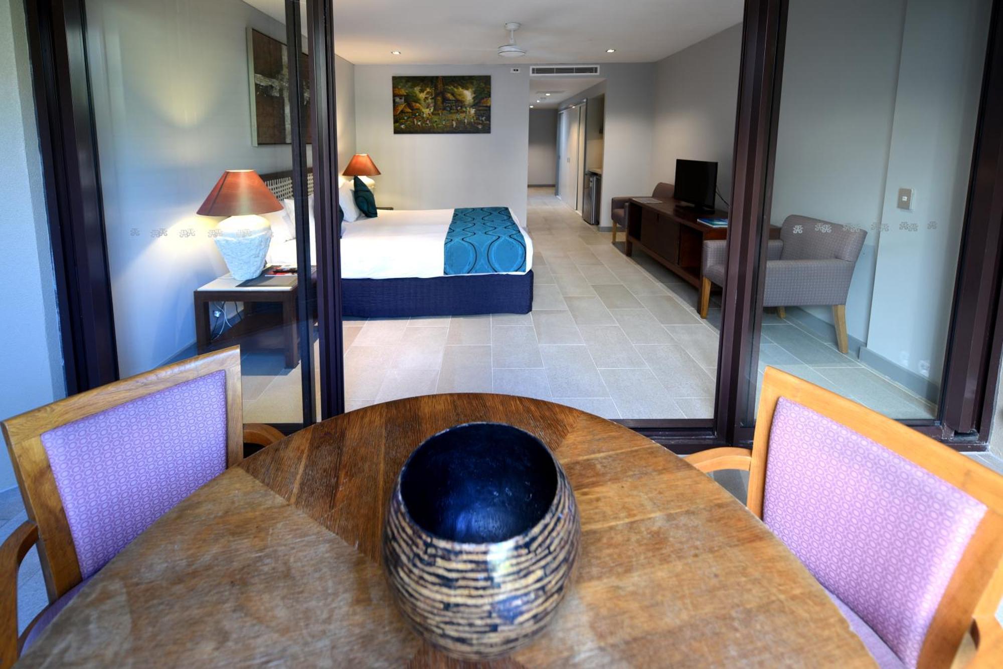 Private Apartments In The Temple Beachfront Resort Palm Cove Room photo