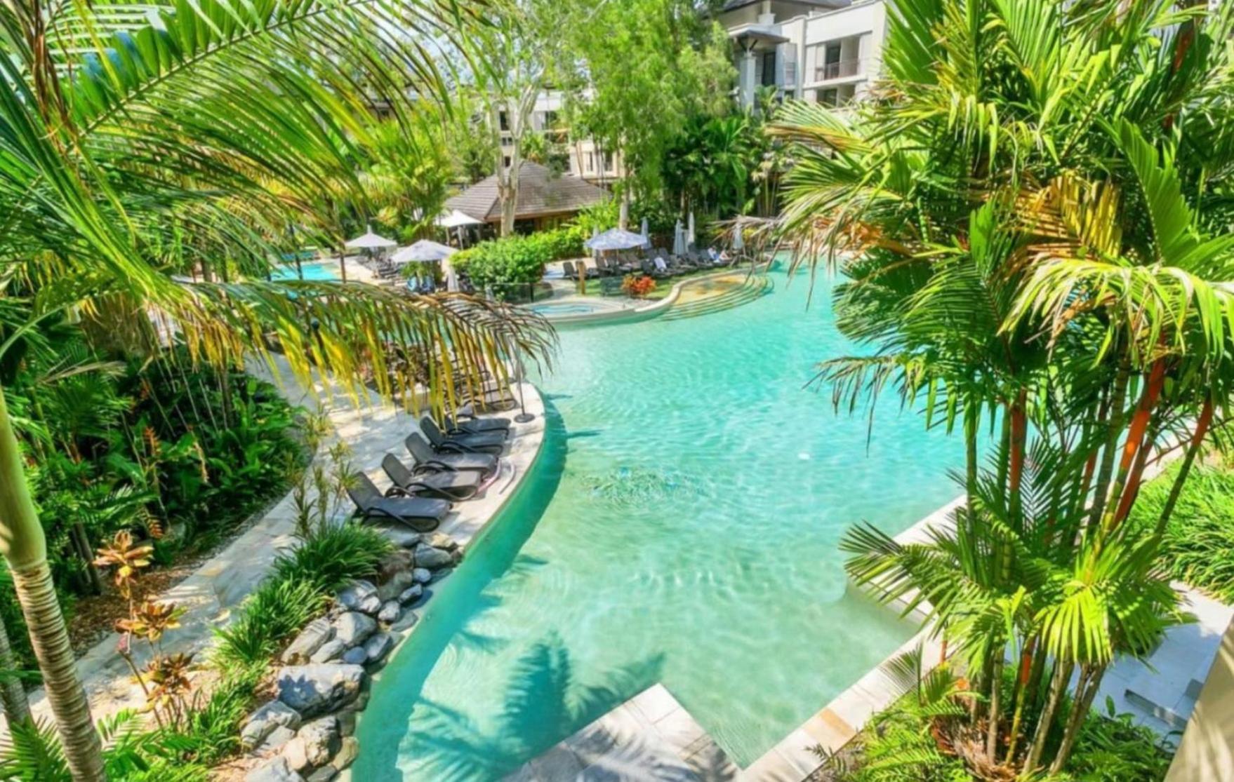 Private Apartments In The Temple Beachfront Resort Palm Cove Room photo