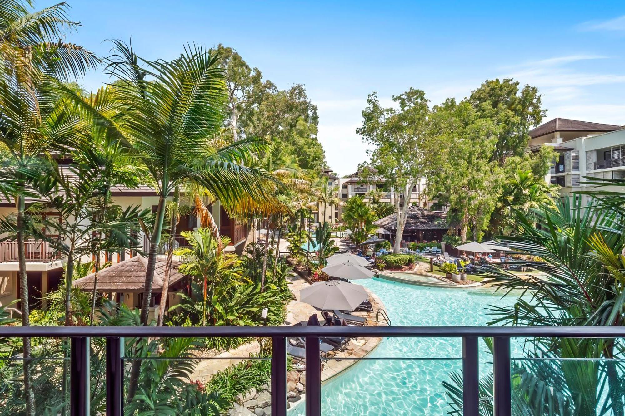 Private Apartments In The Temple Beachfront Resort Palm Cove Room photo