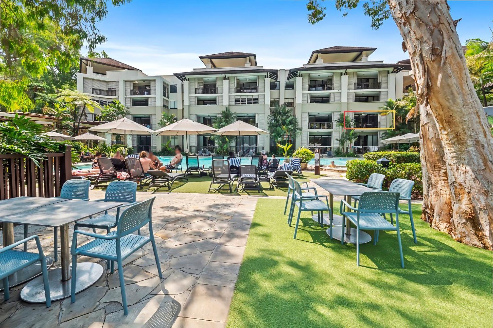 Private Apartments In The Temple Beachfront Resort Palm Cove Room photo