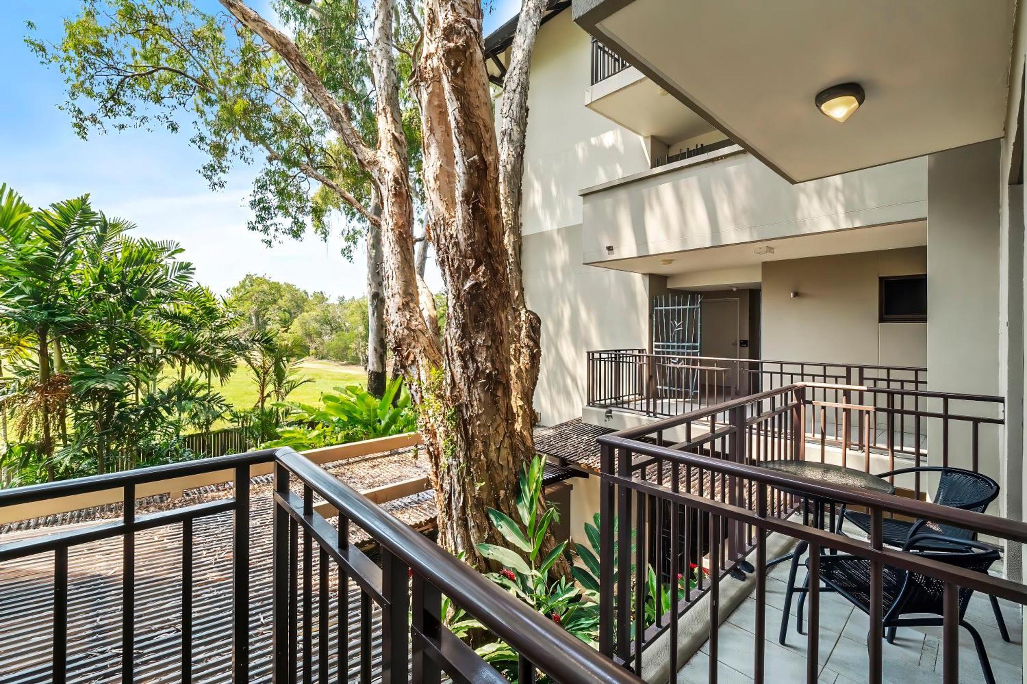 Private Apartments In The Temple Beachfront Resort Palm Cove Room photo