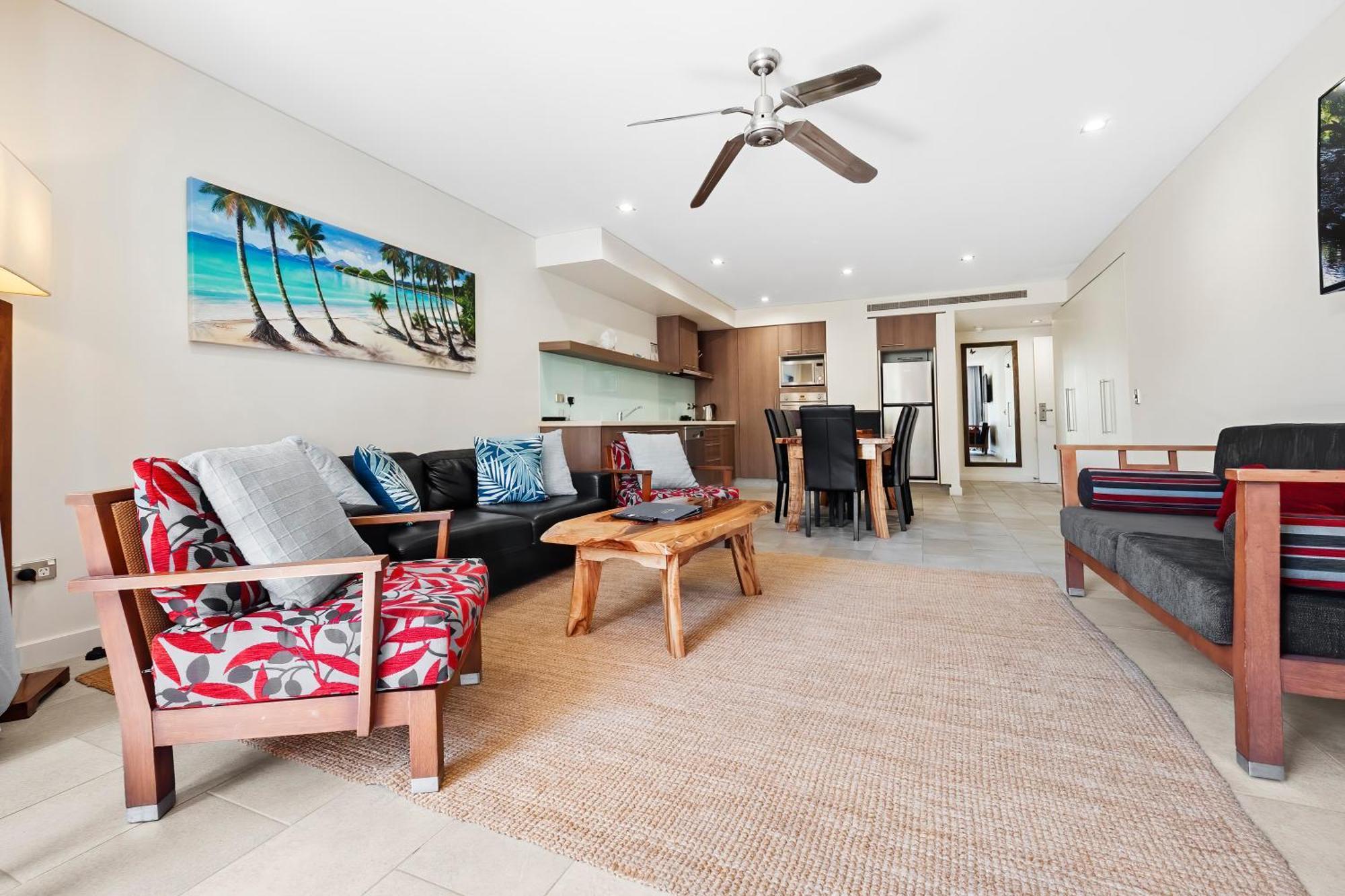 Private Apartments In The Temple Beachfront Resort Palm Cove Room photo