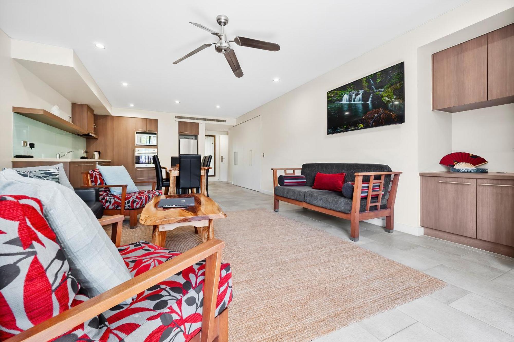 Private Apartments In The Temple Beachfront Resort Palm Cove Room photo