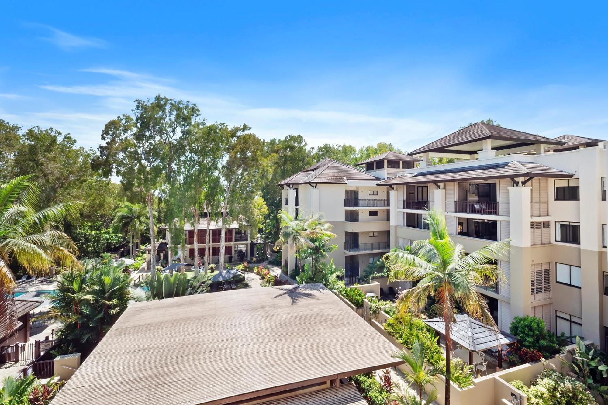 Private Apartments In The Temple Beachfront Resort Palm Cove Room photo