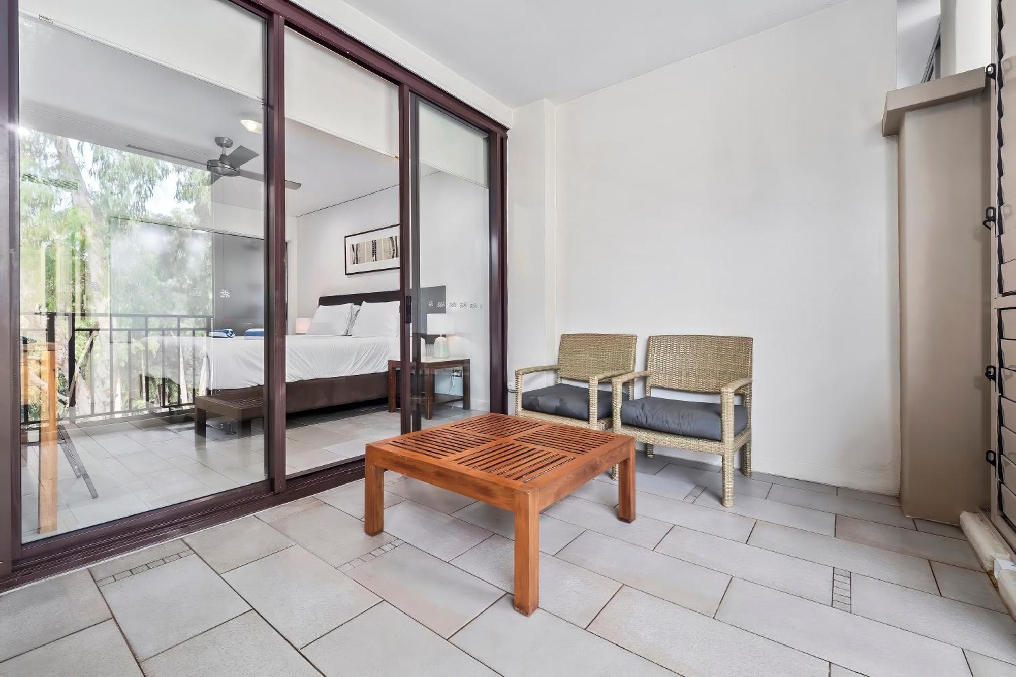 Private Apartments In The Temple Beachfront Resort Palm Cove Room photo