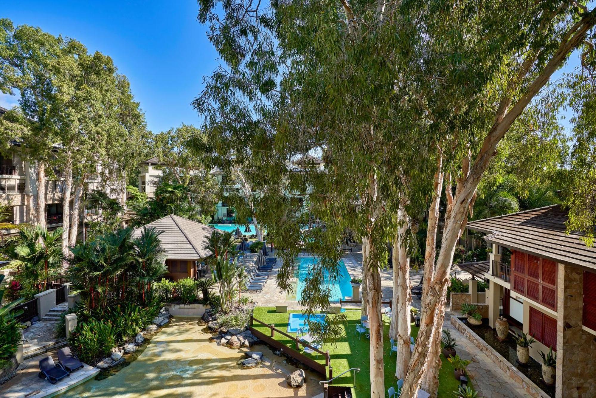 Private Apartments In The Temple Beachfront Resort Palm Cove Room photo