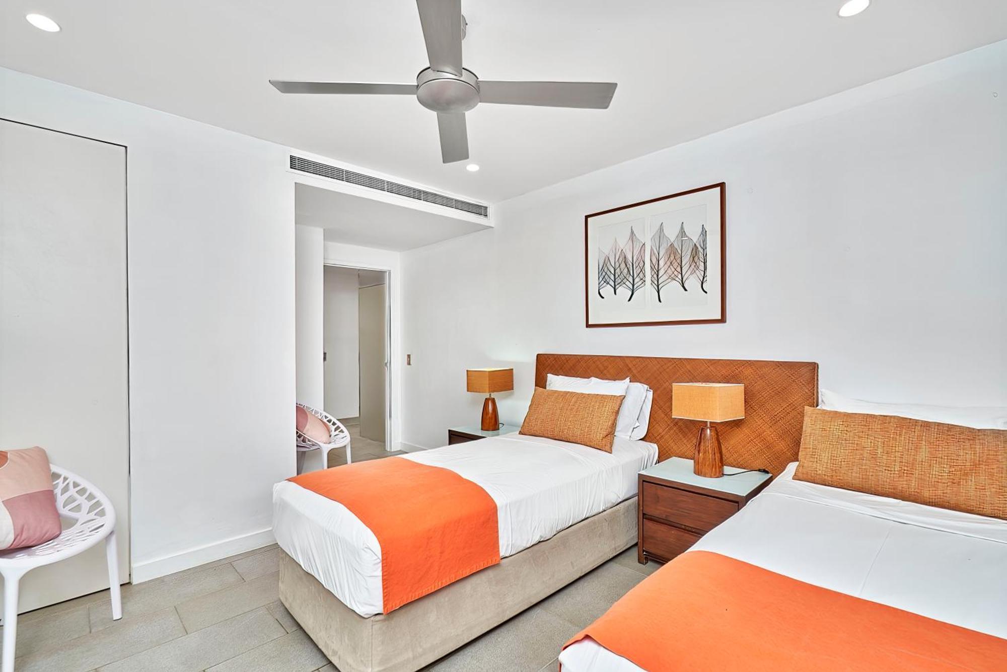 Private Apartments In The Temple Beachfront Resort Palm Cove Room photo