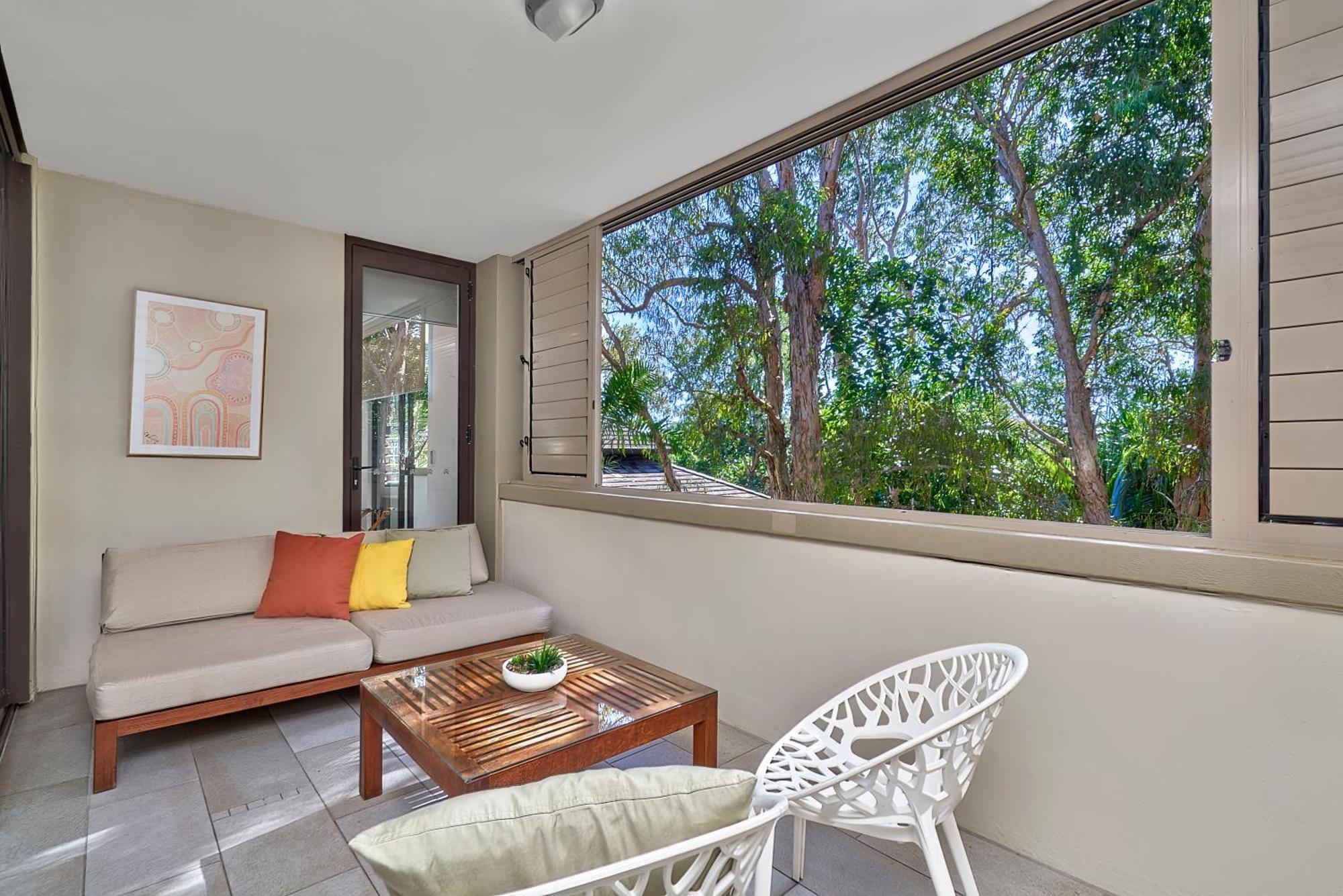 Private Apartments In The Temple Beachfront Resort Palm Cove Room photo